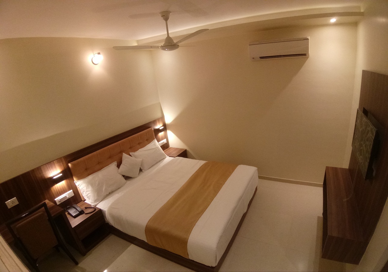 Deluxe room at Hotel Emerald inn Sakinaka Mumbai